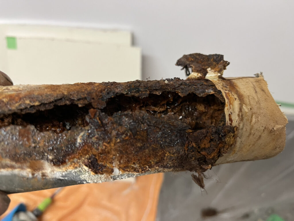 マンションの劣化した配管